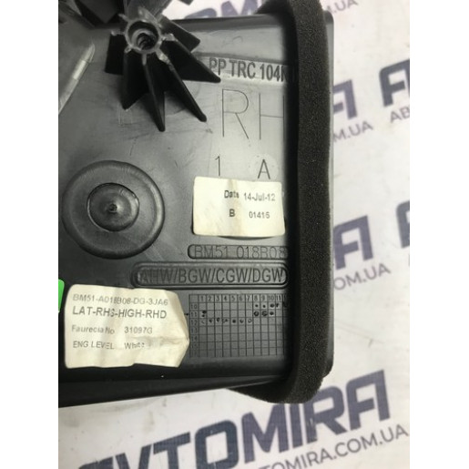 Дефлектор салона правый Ford Focus 3 2011-2017 BM51A018B08